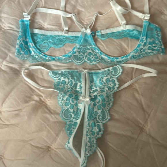 💛Beautiful Floral Lace Open Bust Bra & Sexy Matching Open Thong Set - Picture 10 of 10